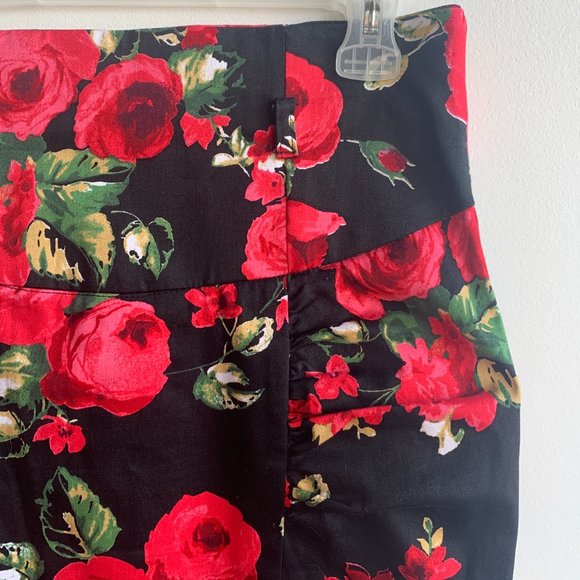 Le Chateau Rose Pencil Skirt - Picture 2 of 4